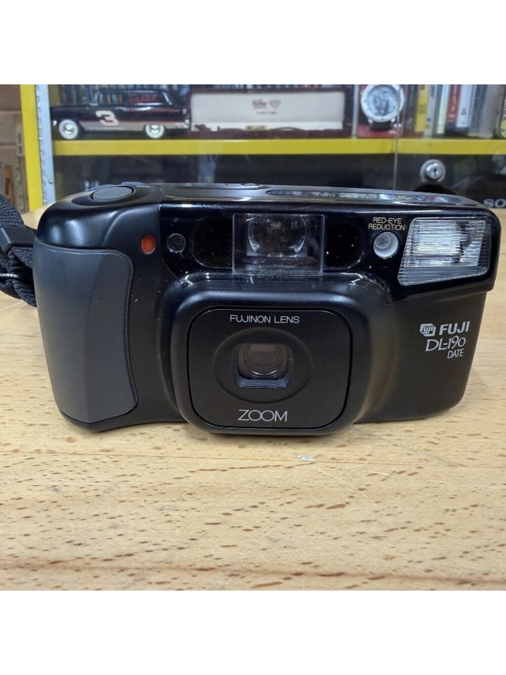 Fujifilm DL-190 Zoom Date 35mm point and shoot film camera Black Built-in Flash